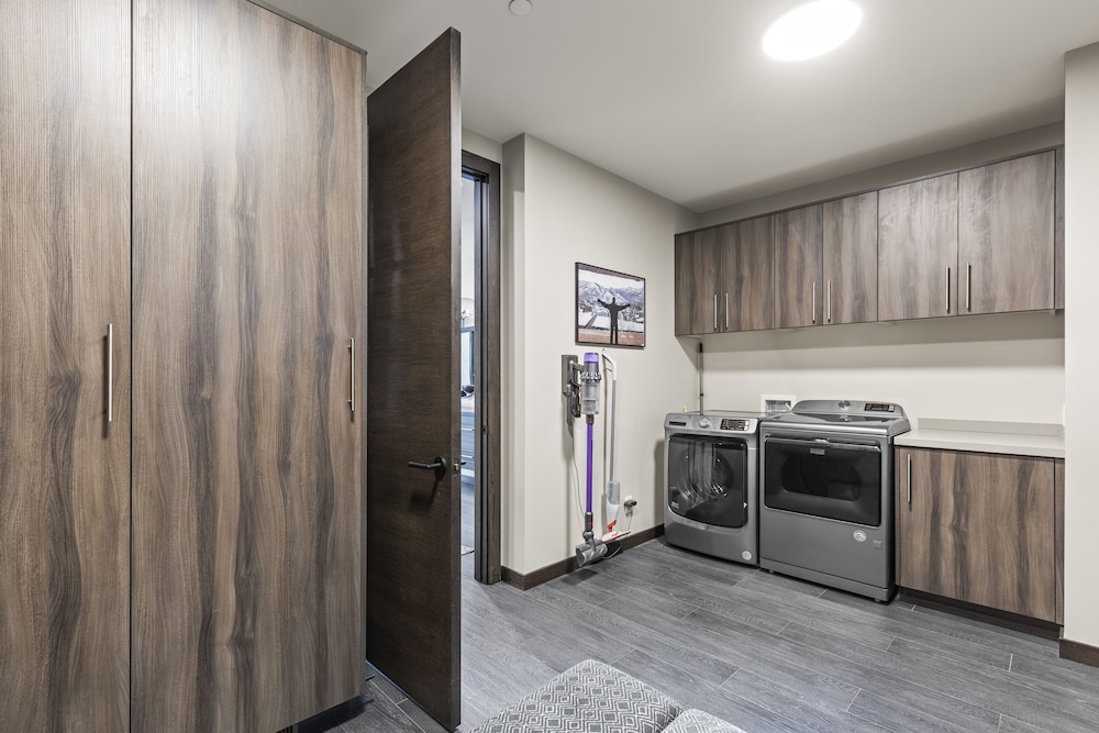 Nine Peaks 4 Bedroom Home
