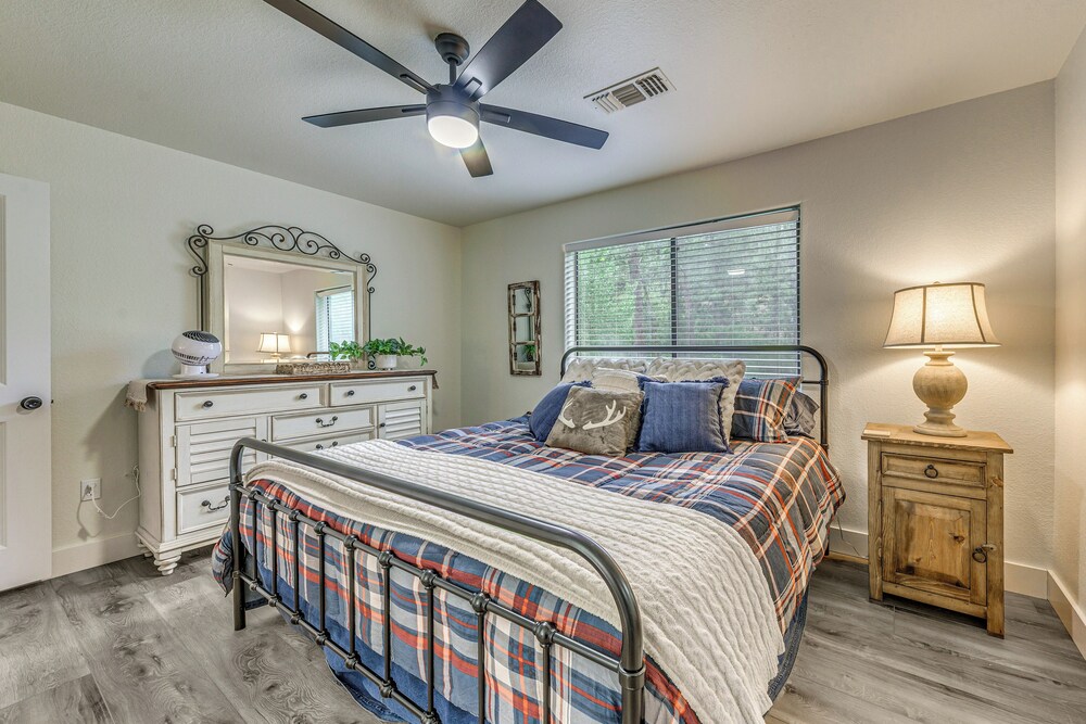 1 Mi to Grindstone Lake: Modern Ruidoso Retreat!