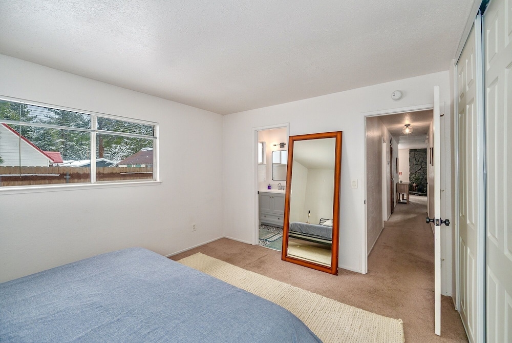The Green Cabin A Few Blocks To Lake Tahoe 833t 3 Bedroom Home