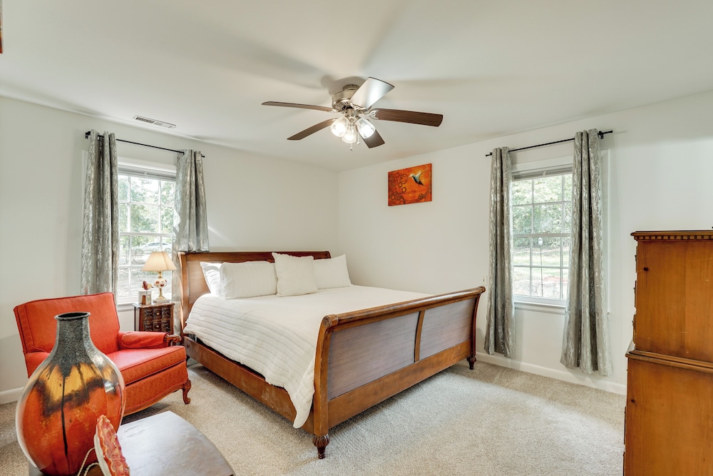 Group Getaway w/ Fenced Yard & Pool Table in Wrens