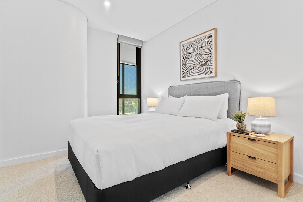 Stylish 2-bed Unit With Views & Rooftop Access