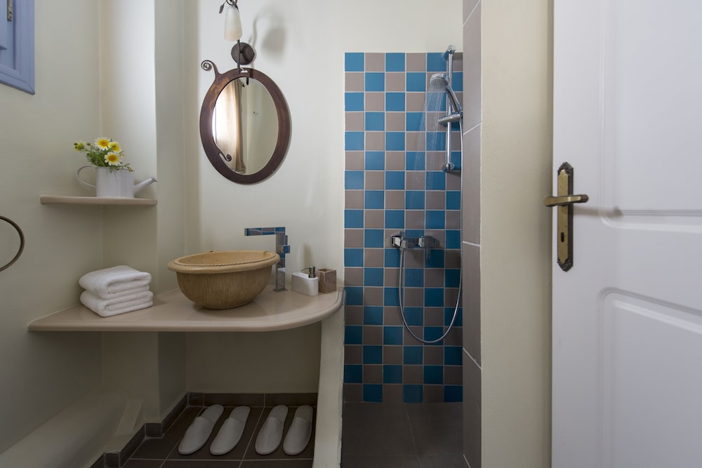 Earino Suites & Villas