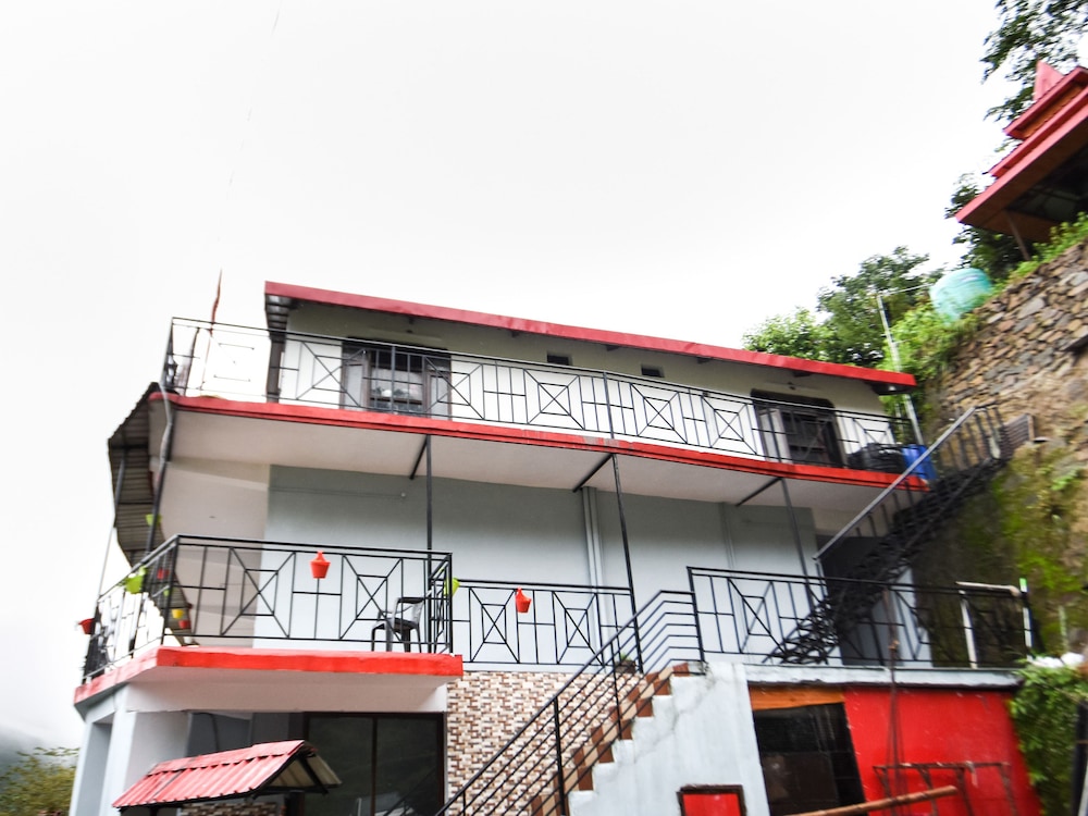OYO 13347 Home Studios Kasauli