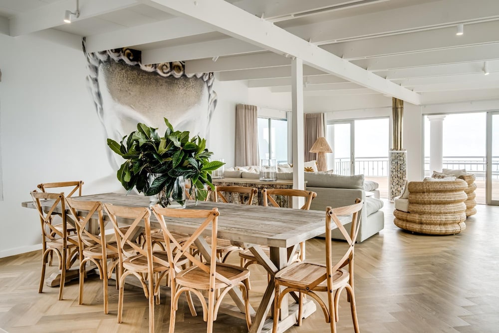 Idyllic Camps Bay Villa w 2 Pools Buddha Retreat