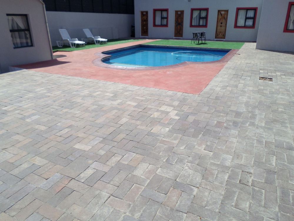 Johannesburg Vacations - DJ Guest Lodge - Property Image 6