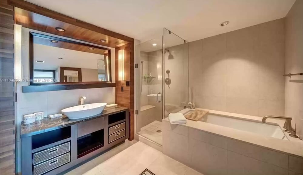 Luxury Condo Wellness Spa Resort By LMC view 2