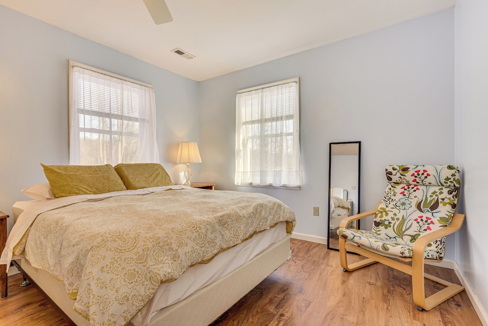 Family Home w/ Game Room & Decks in Etlan!