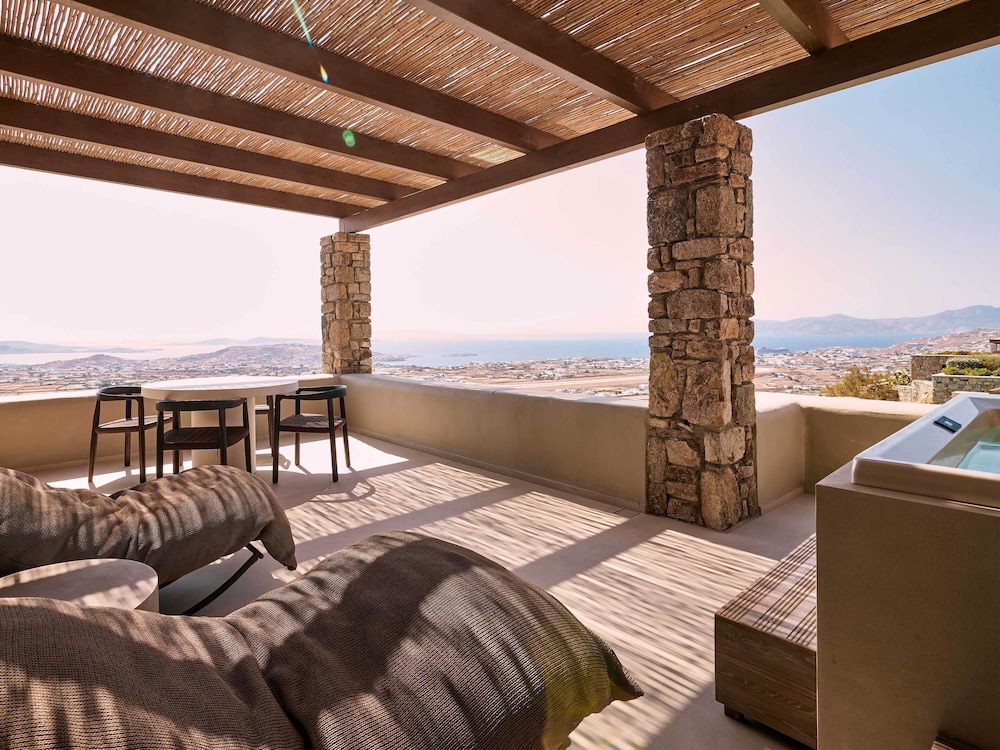 Kounoupas Complex by Mykonos Rocks