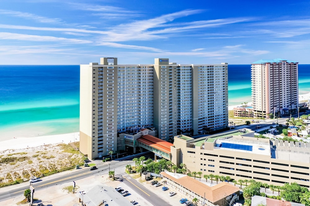 Emerald Beach by Forehand Rentals