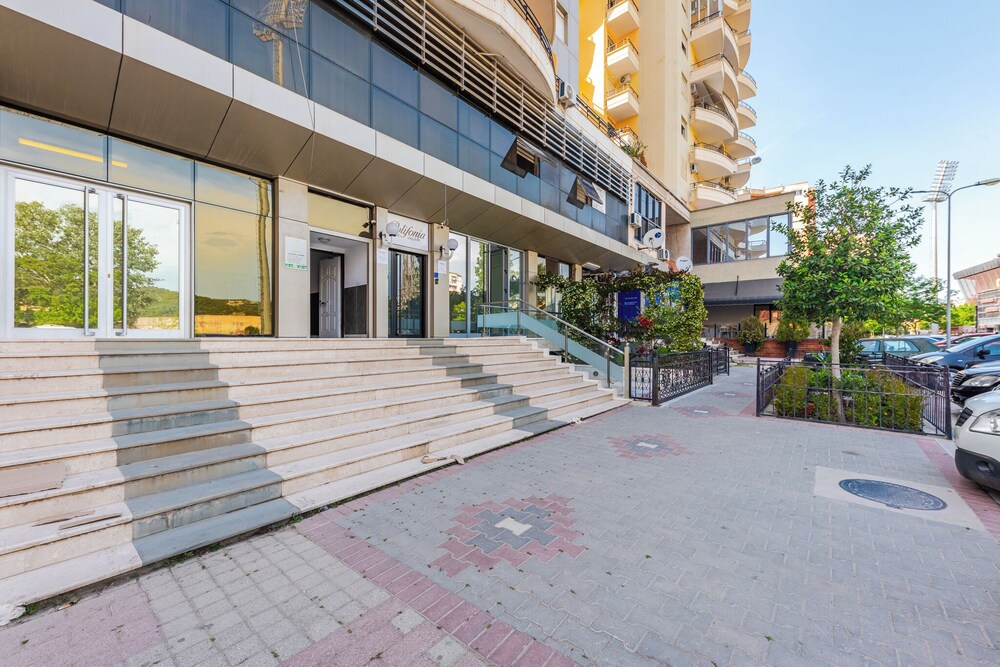 Kondo Stays - City Center Apartments