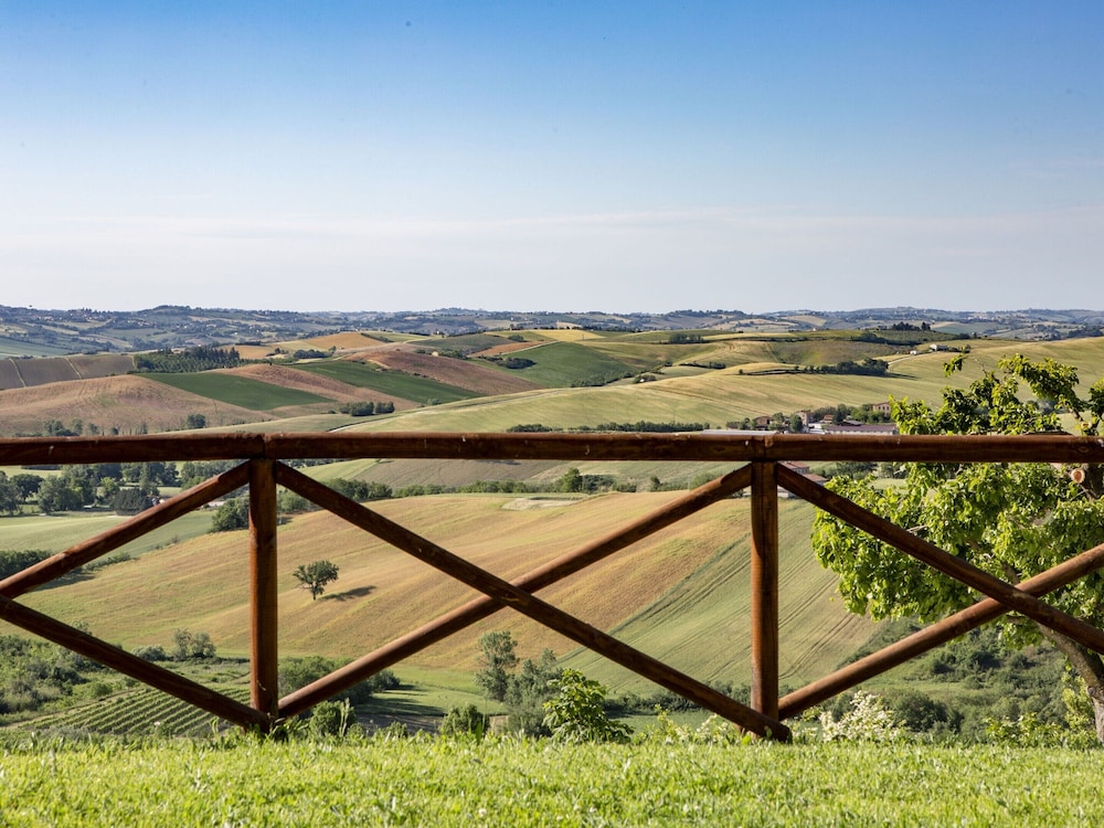 Farmhouse in Marche With Pool & Wine Tours