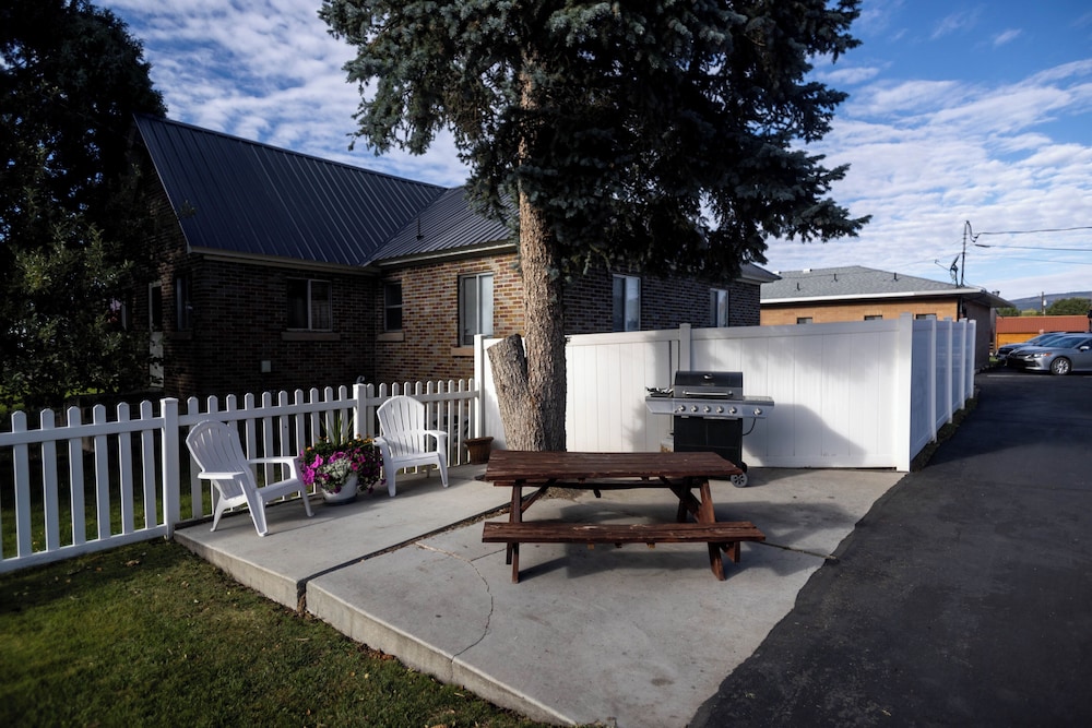 Blue Pine Motel