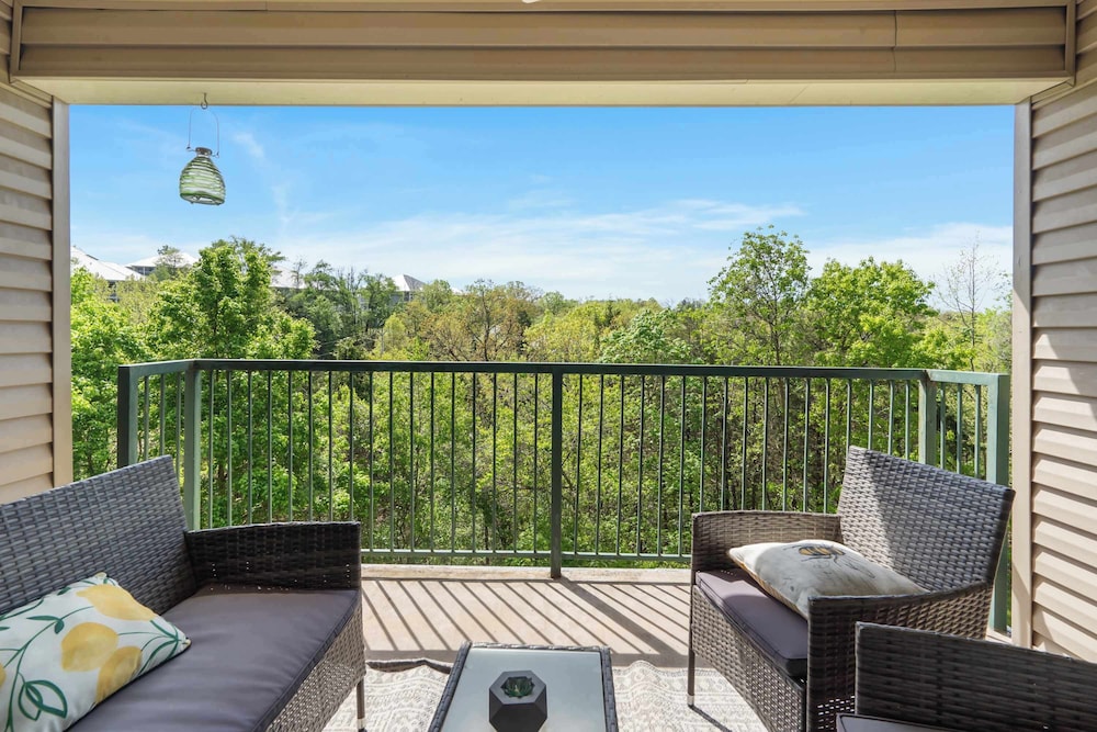 Peaceful Resort Condo Holiday Home for 6