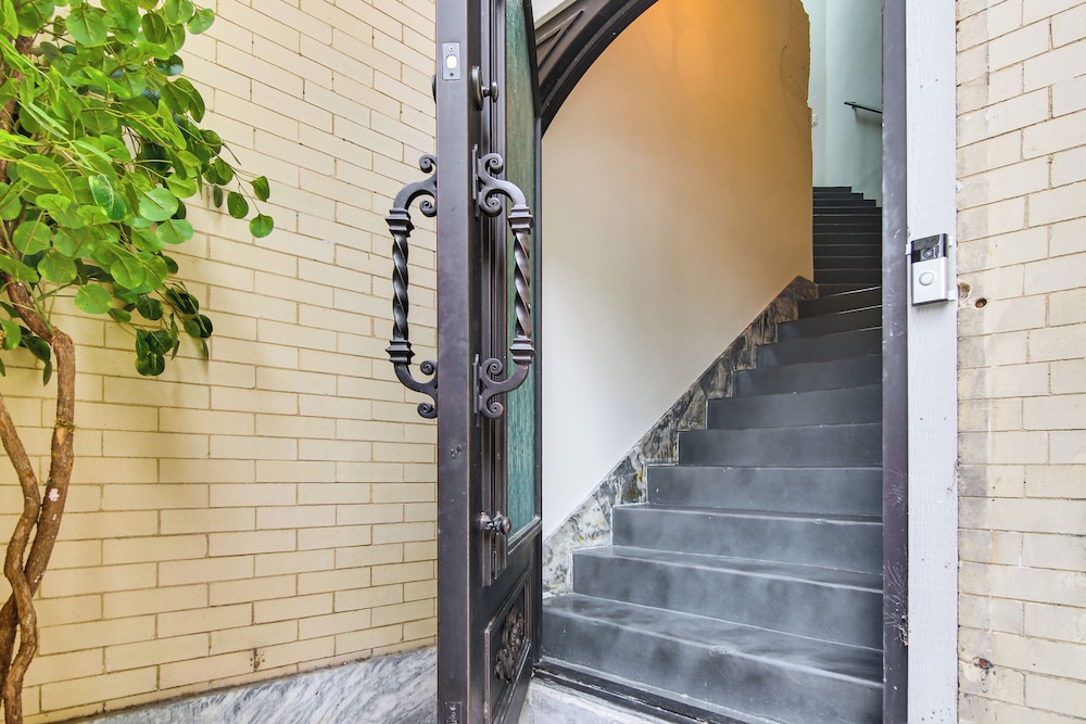 Modern Dtwn Condo w/ Balcony in Hendersonville
