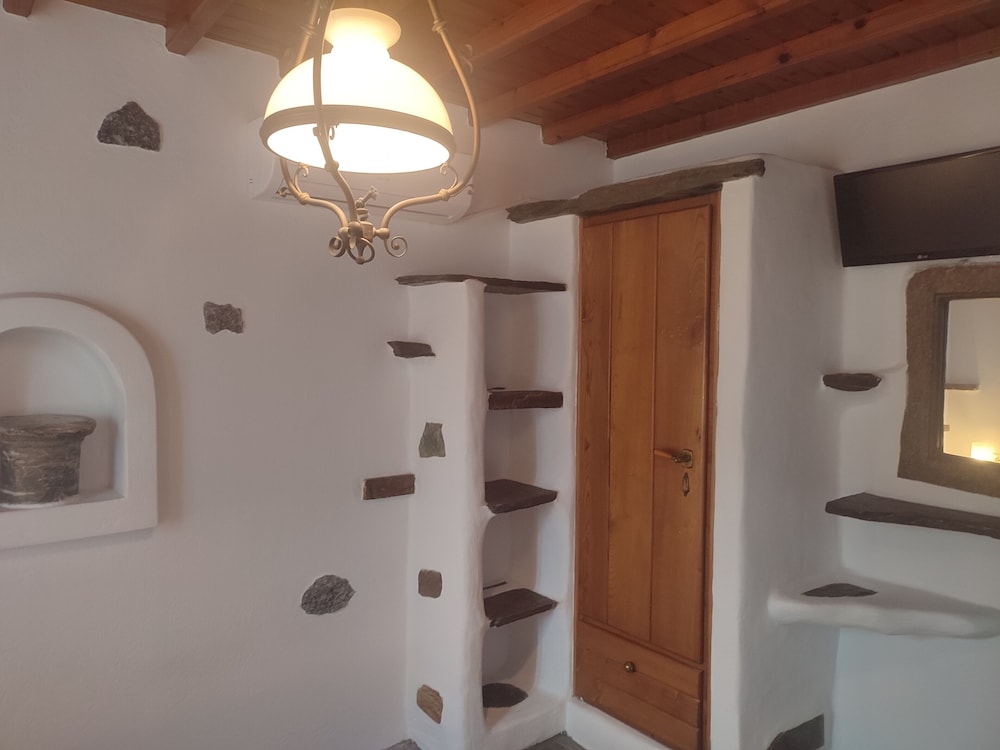 Ornos Beachside 2 Bd Stylish House