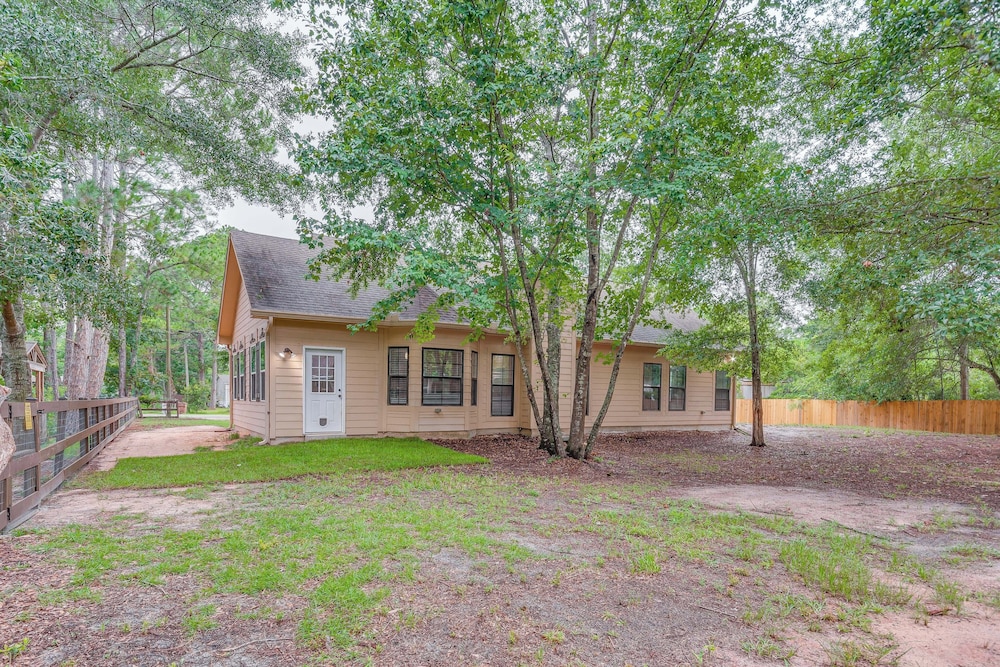 Spacious Yard! Navarre Home in Quiet Neighborhood