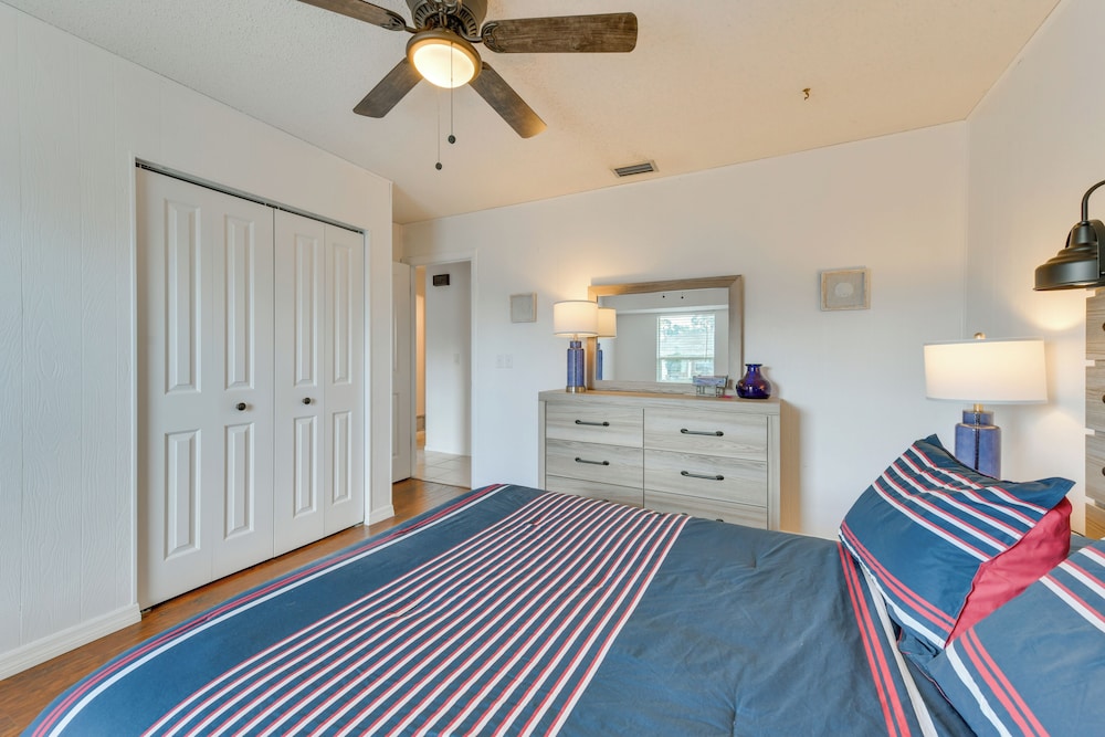 Canal-front Fishing & Pool: North Port Home