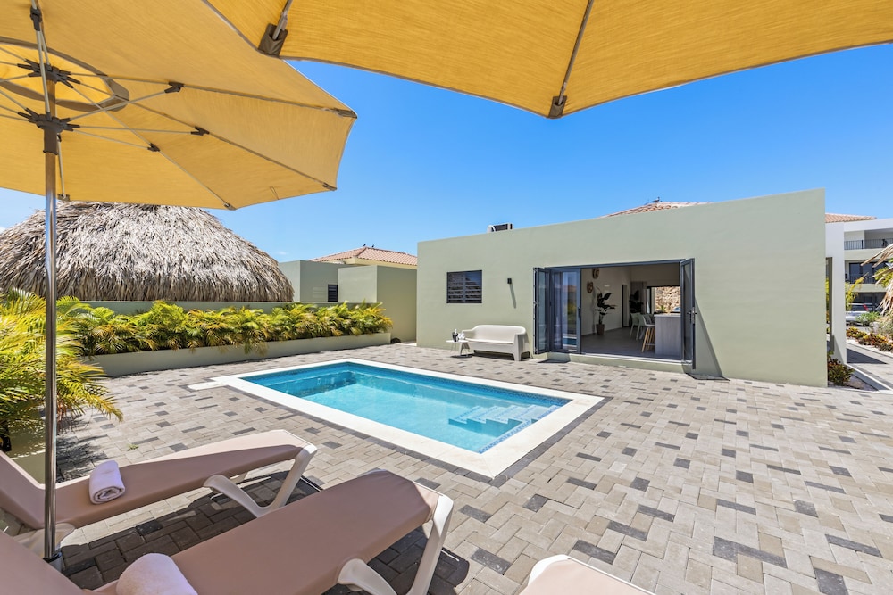 Villa Solana with private pool, Mambo Beach