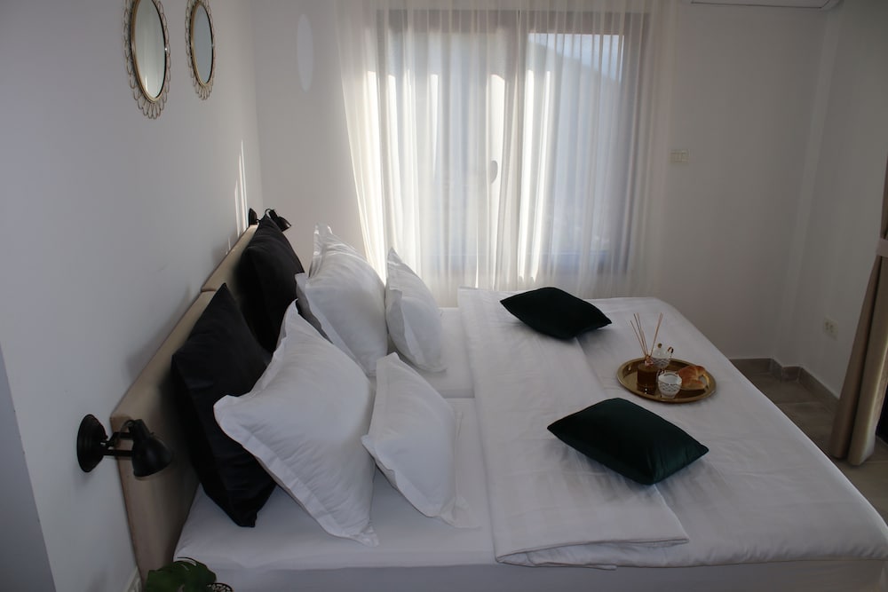 Royal Villa 2 view 5
