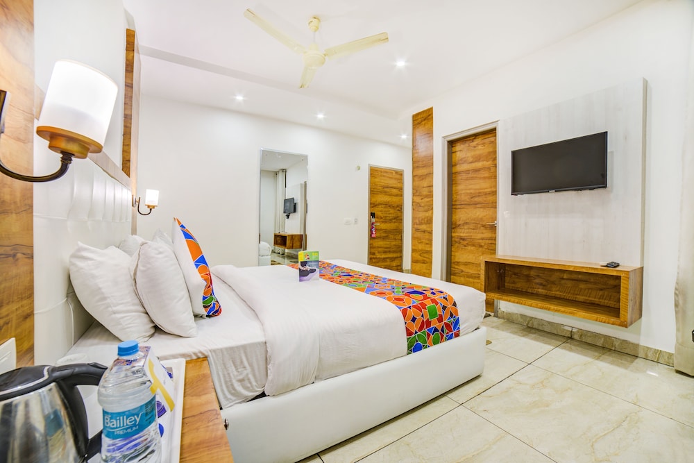 FabHotel Three Palms - Property Image 10