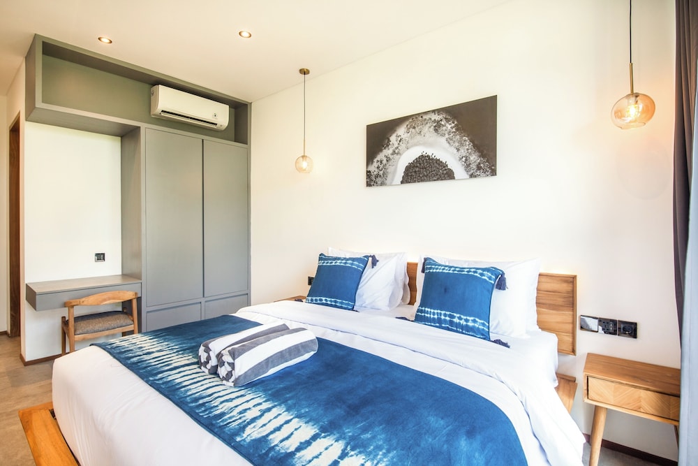Seaside Escape: 4BR Villa, 190m to Canggu Beach