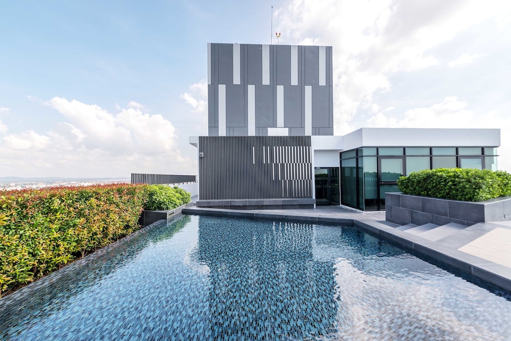 The Base Central Pattaya by Favstay