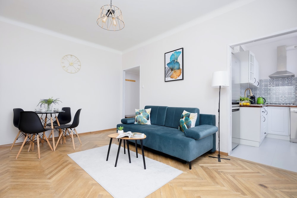 Apartment Near Łazienki by Renters view 2