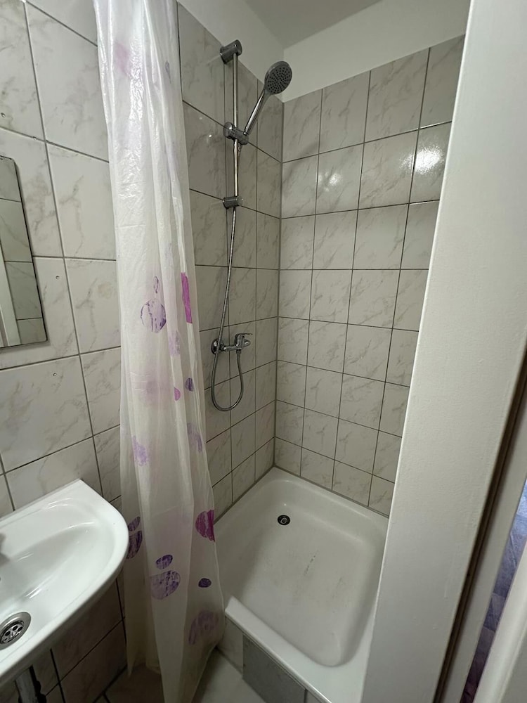 2-Rent Group Hostel Apartments HAN53