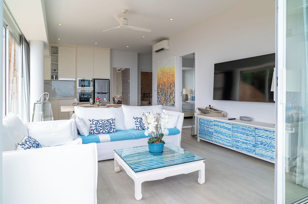 Top Floor 2 Bed Sea View Apartment KBR38