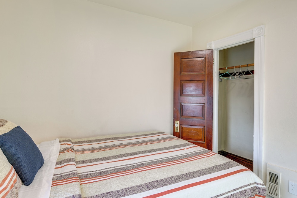 Apartment 2 Mi to Niagara Falls State Park!