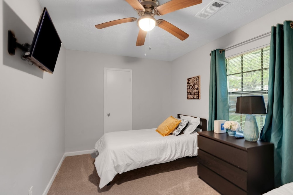 Family-friendly 3br Oasis In Powder Springs 3 Bedroom Home