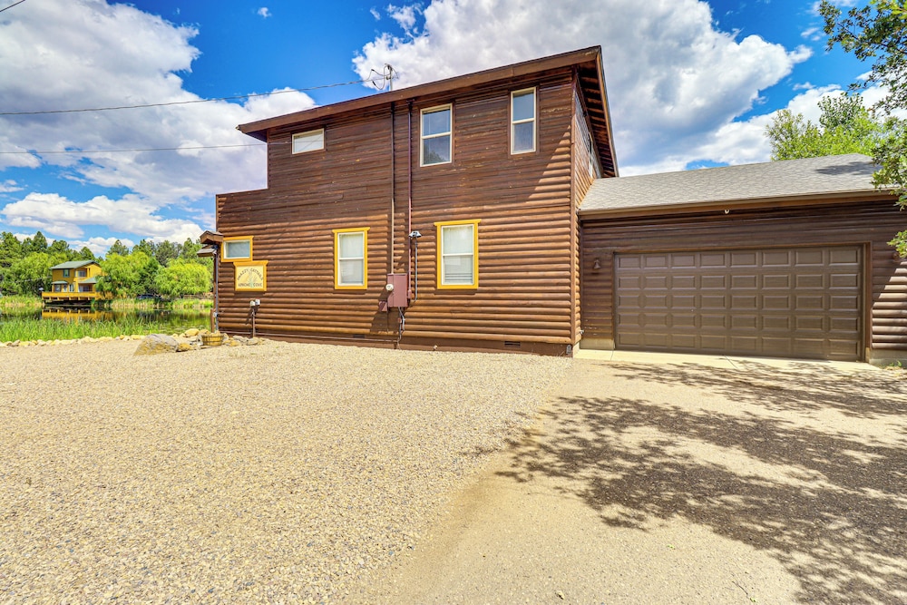 Pond Access & Private Dock: Lakeside Cabin