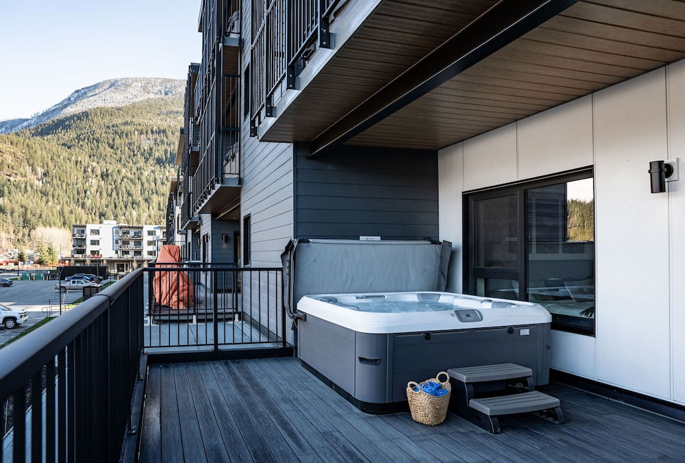 Villa 23 Cabot Peaks Revelstoke Vacation - Image 2