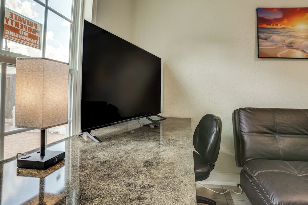 Suburban Home By Arthur Storey Park & HCA Houston!