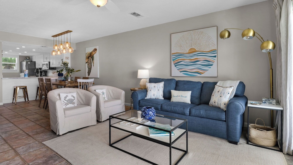 2BR Beachfront Townhome w/ Beach Service + Free Attraction Tickets!