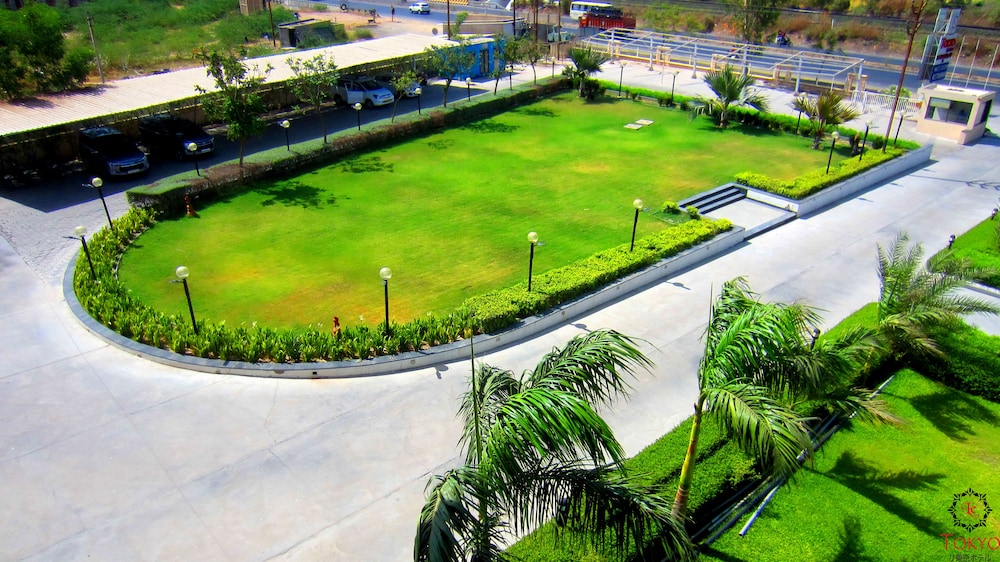 Le Tokyo Hotel Sanand