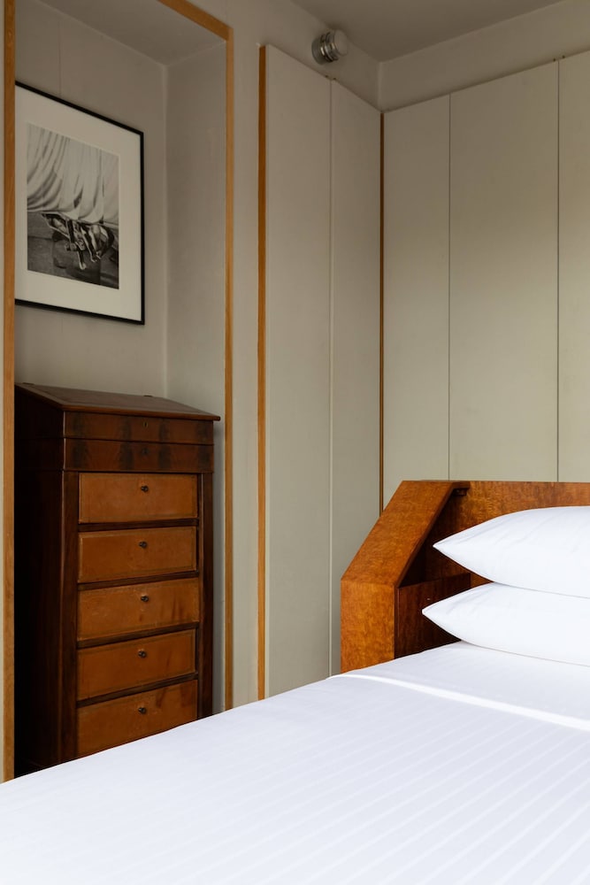 Pont Street IV by Onefinestay