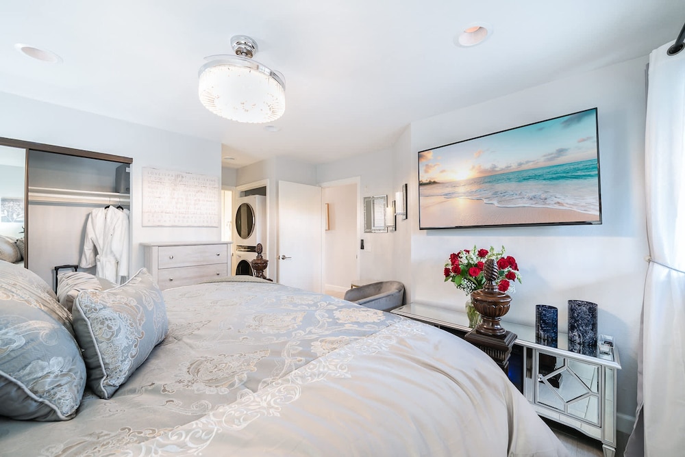 Luxury Oceanfront Condo With Private Beach Access
