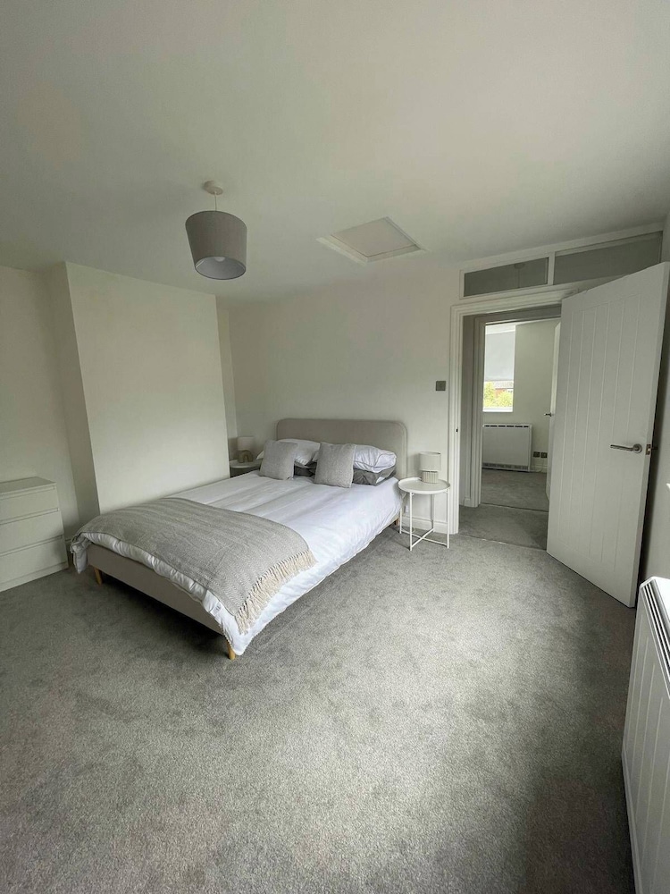 Seaside Retreat - Sleeps 5, Garden & Parking