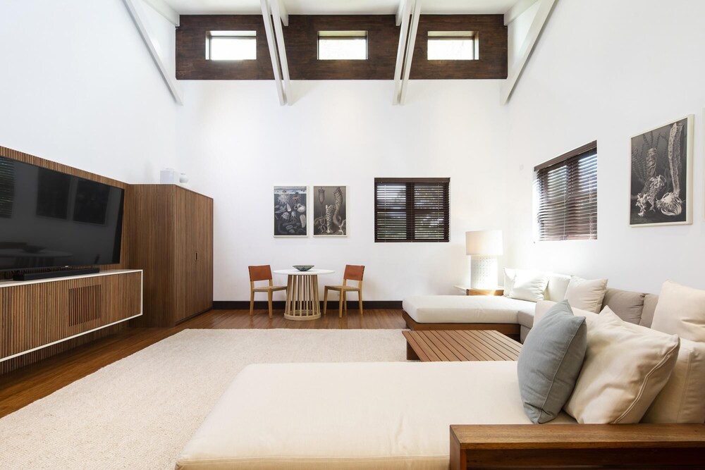 Villa Belvedere Ocean Views up to 12 Guests view 3