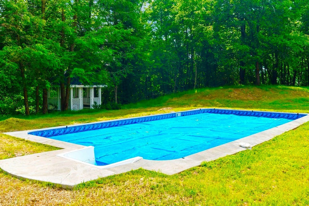 Luxe Gated Mansion - Basketball Court Movie Theater Acreage