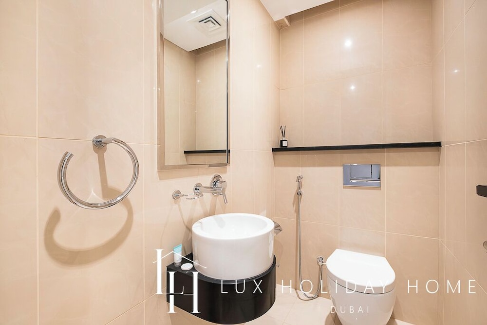 LUX The Bonnington JLT Suite