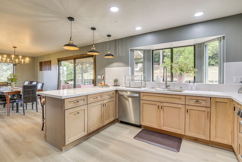 Partial Lake Arrowhead View: Cabin w/ Game Room!