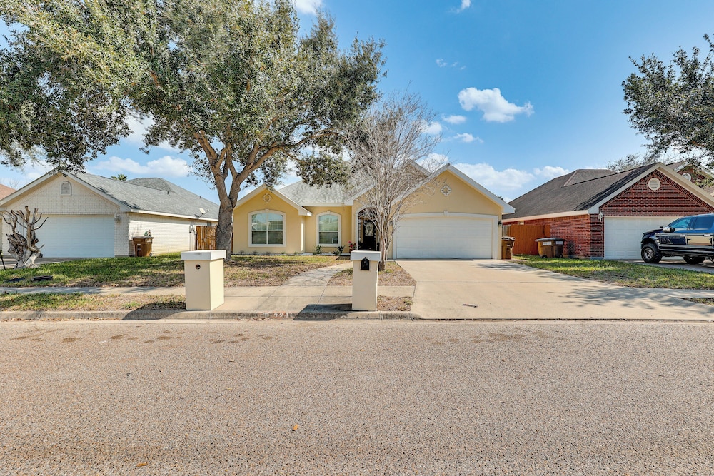 Fenced Yard: Home Near Hospitals in Edinburg!