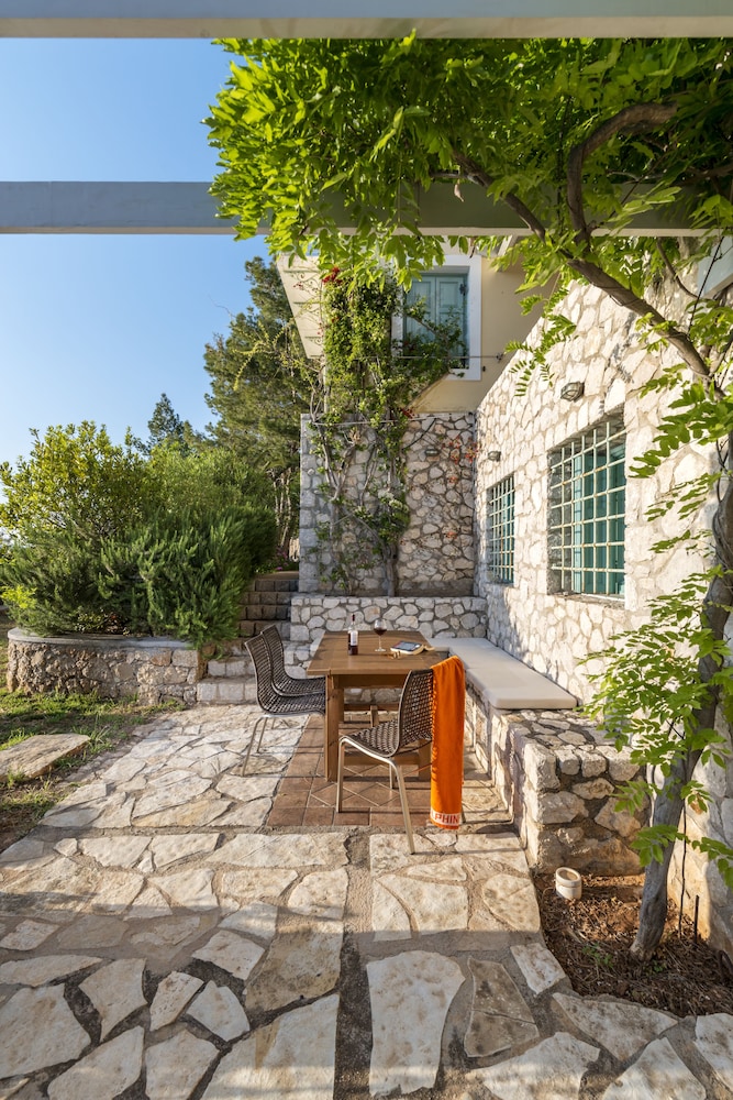 Electra Beachfront Villa