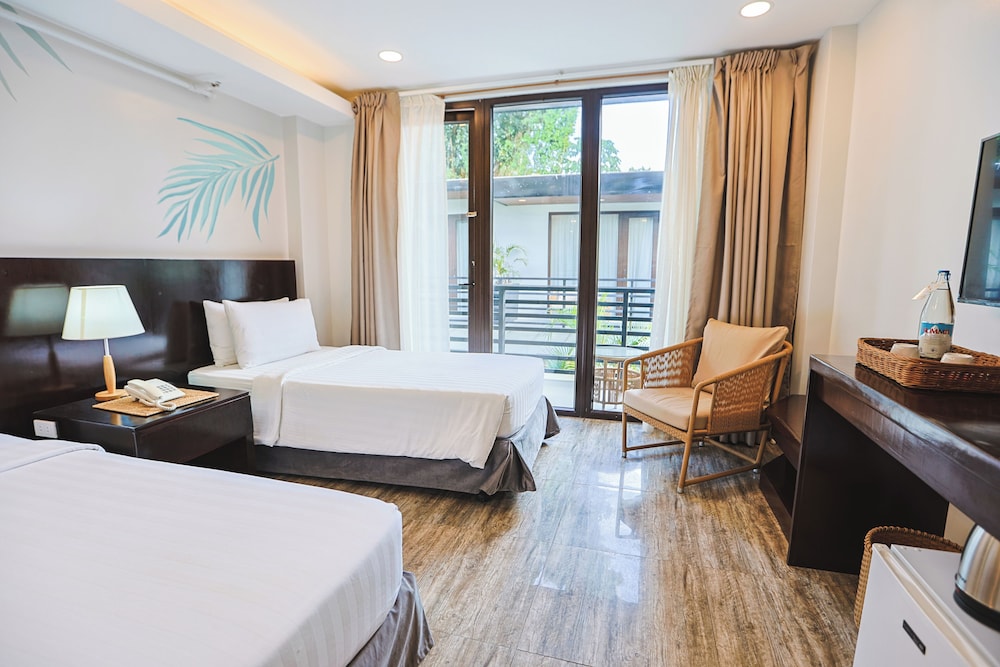 Holiday Suites Port Barton