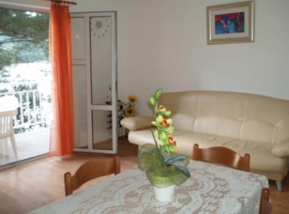 Seafront Charming Apartments Kosirina