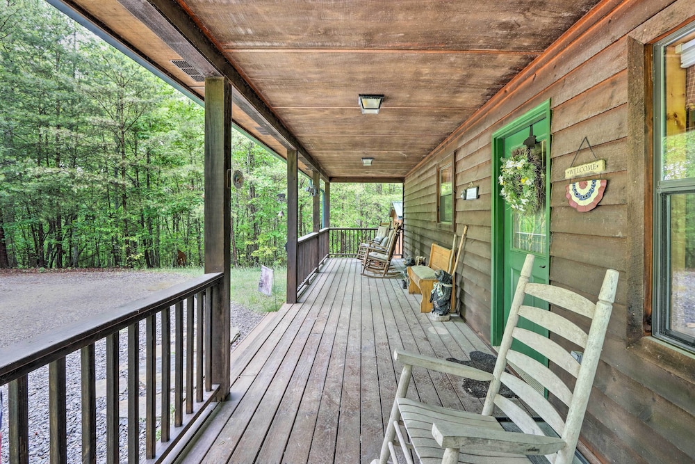 Fire Pit & Grill: Whittlers Mountain Escape! view 5