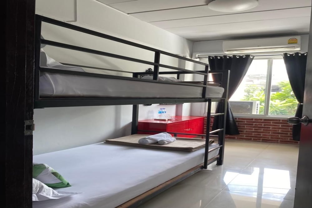 Nature Home Hostel & Cafe