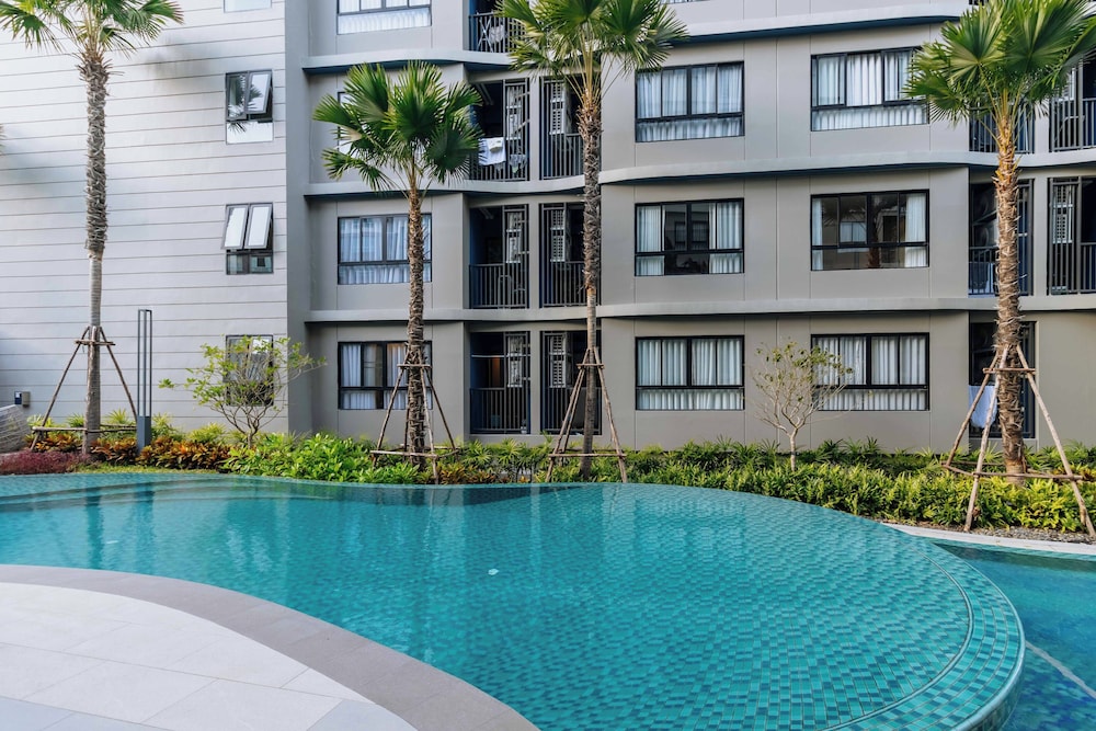 2BR Condo Pool and Full Gym C262